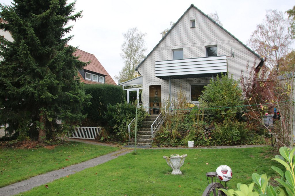 Möbliertes 6ZimmerHaus mit Garten für Expats in 32760