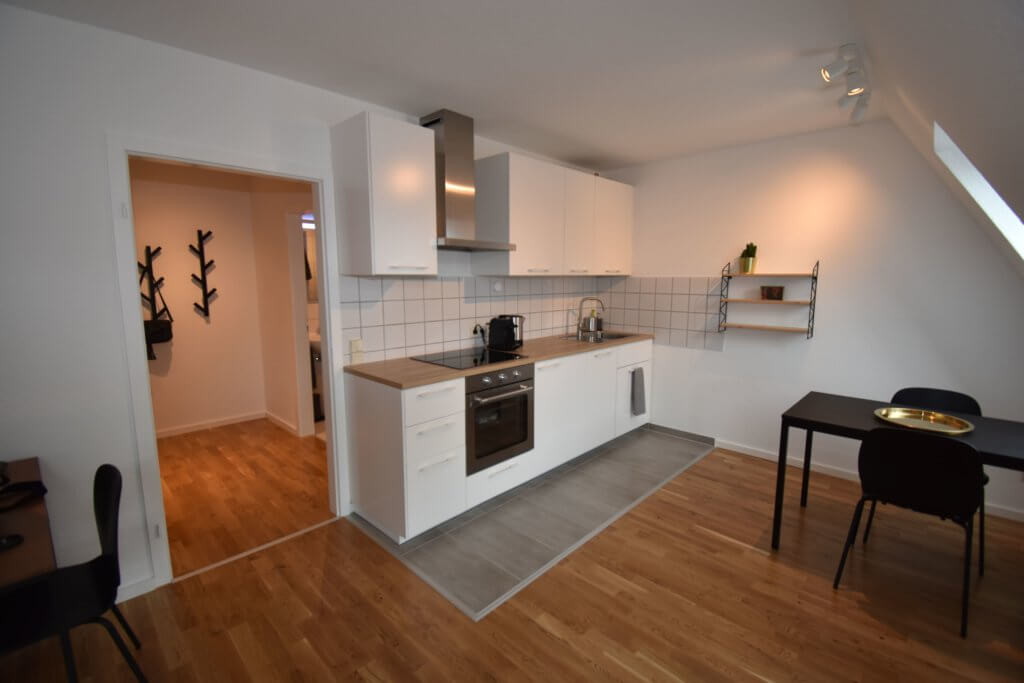 Möblierte 2-Zimmer-Mietwohnung mit 45 m² für 1100 Euro monatlich kalt. Frei ab 1.12.2019. ANDERS CONSULTING Relocation Service Stuttgart