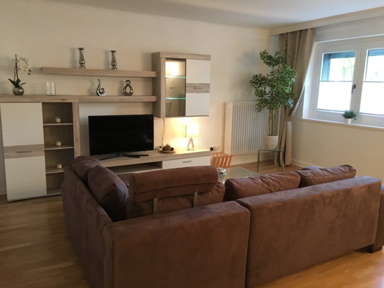 Möblierte 2-Zimmer-Mietwohnung mit 60 m² für 1.150,00 Euro monatlich kalt. Frei ab 1.4.2020 ...