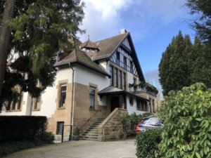 Eine bezaubernde provisionsfreie Maisonette-Wohnung im Großraum Frankfurt bietet Ihnen ANDERS CONSULTING Relocation Service
