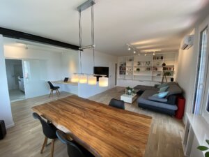 Neu sanierte möblierte Wohnung in bester Lage mit 2 Bädern und Klimaanlage bereitgestellt durch ANDERS CONSULTING Relocation Service Stuttgart. You've got a Friend in Germany!