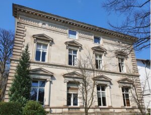 Hamburg - das Tor zur Welt. Mit dem Tor zur eigenen Wohnung ist es aber gar nicht leicht. Finden Sie professionelle Unterstützung bei der Wohnungssuche mit der Erfahrung von 20 Jahren und all den Tricks, die auch während Corona helfen. ANDERS CONSULTING Relocation Service Hamburg. You´ ve got a Friend in Germany!