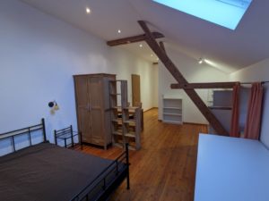 1-Zimmer-App. auf idyllisch gelegenem alten Gutshof in Alleinlage, gute Anbindung an Eichstätt, Ingolstadt und Neuburg a.D. ANDERS CONSULTING Relocation Service Ingolstadt