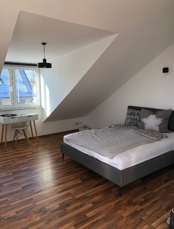 Das Haus hat 5 Zimmer, davon 2 Schlafzimmer. ANDERS CONSULTING Relocation Service München