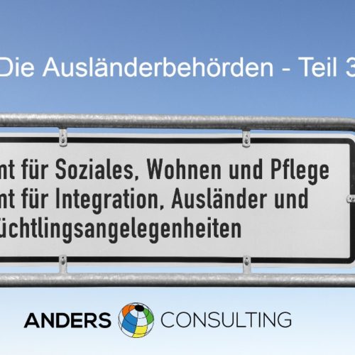 In diesem dritten Teil unserer Serie beleuchten wir die vielschichtigen Aufgaben der deutschen Ausländerbehörden und die Herausforderungen, die sich aus dem Spannungsfeld zwischen Einwanderungskontrolle und der Anwerbung ausländischer Fachkräfte ergeben. Wir gehen besonders auf die Folgen der verschiedenen politischen und gesellschaftlichen Ereignisse der letzten zehn Jahre ein, die die Arbeit der Behörden maßgeblich geprägt haben.