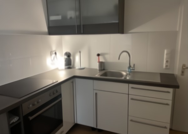 Ausgestattete Einbauküche mit Herd, Spüle und Kaffeemaschine in möblierter Wohnung Braunschweig